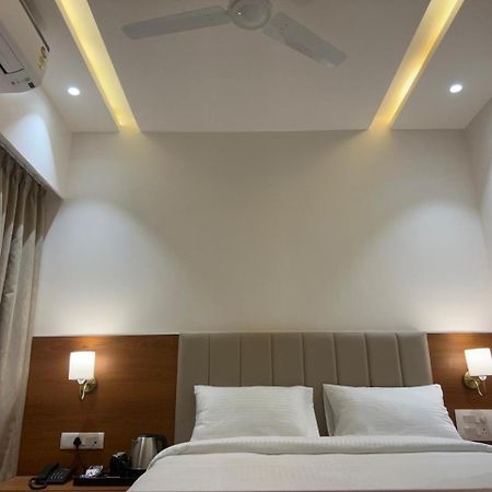 Hotel Neem Heritage Shirdi Exterior photo